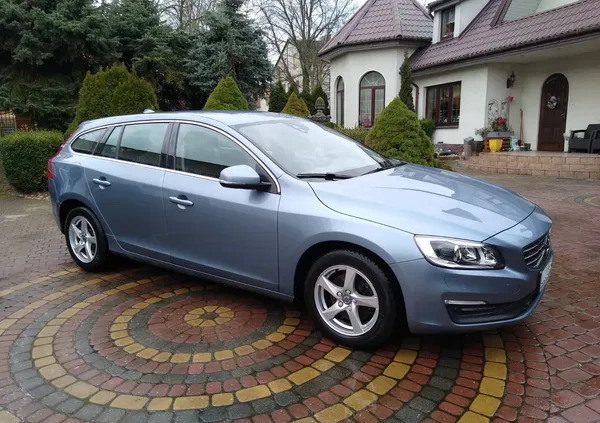 samochody osobowe Volvo V60 cena 51900 przebieg: 190000, rok produkcji 2017 z Żelechów